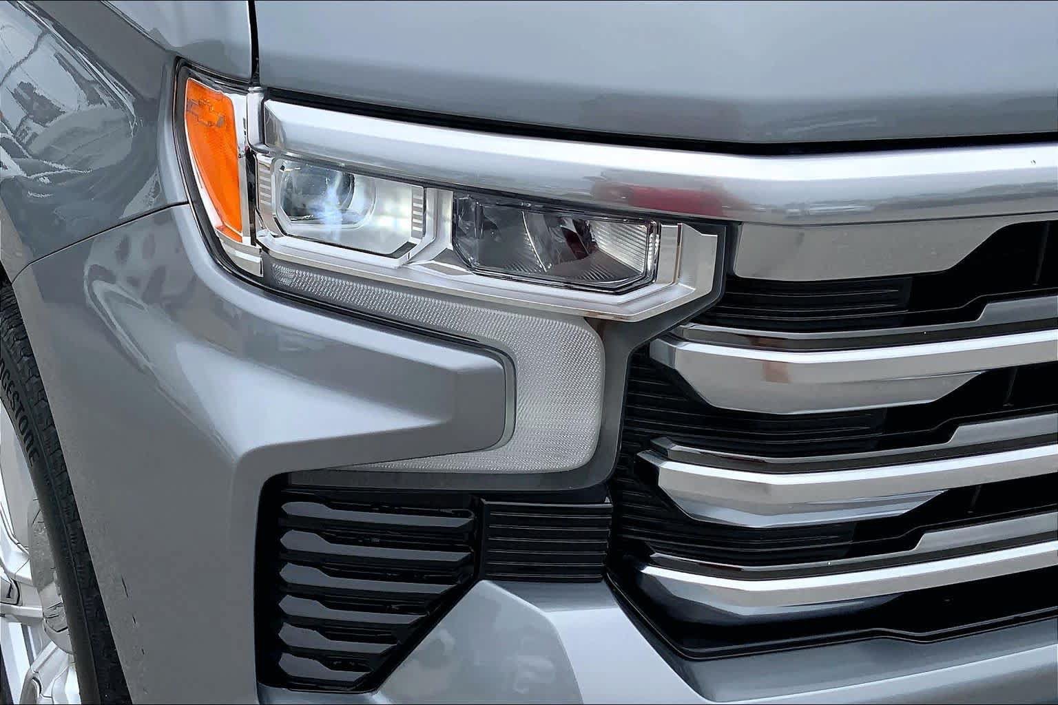 Used 2023 Chevrolet Silverado 1500 High Country w/ High Country Premium Package AWD/4WD image 28