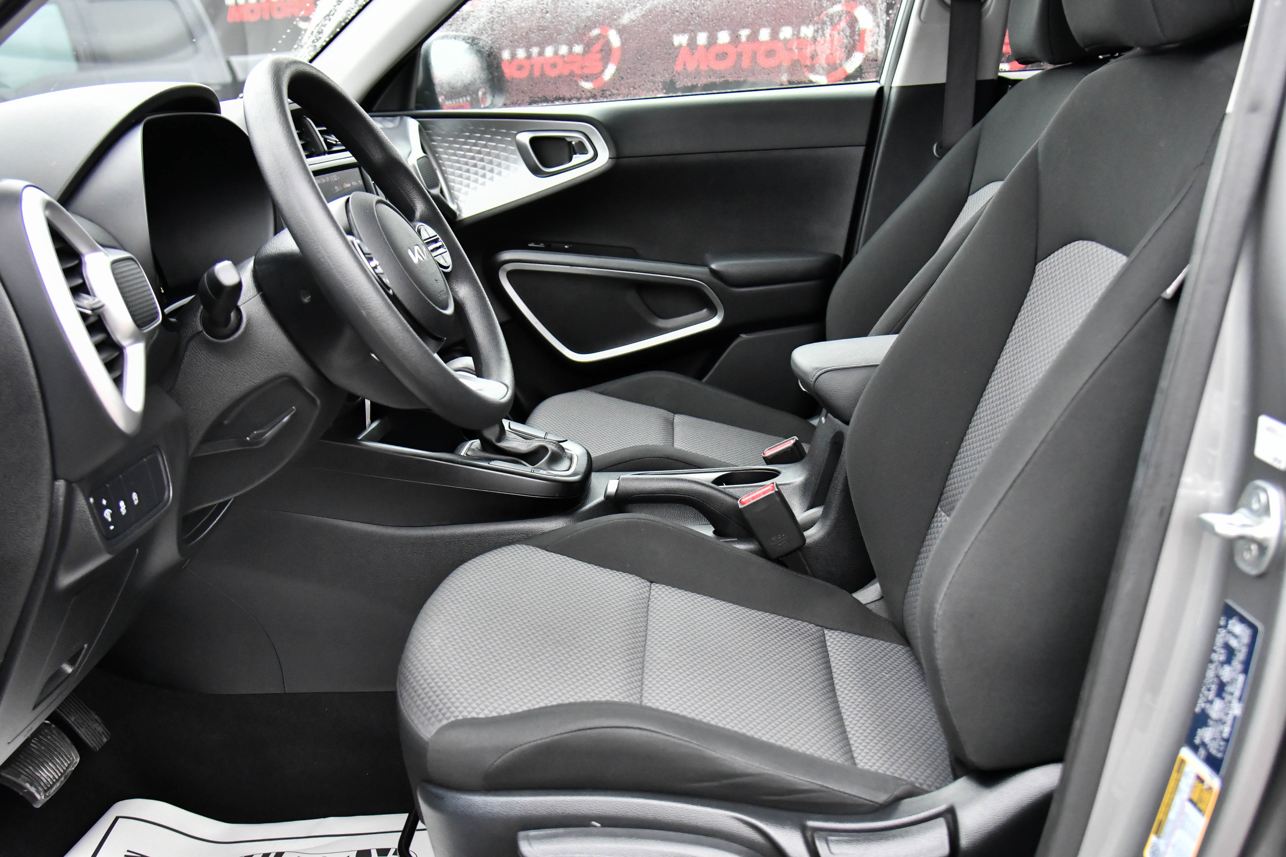 Used 2024 Kia Soul LX w/ Option Group 015 image 16