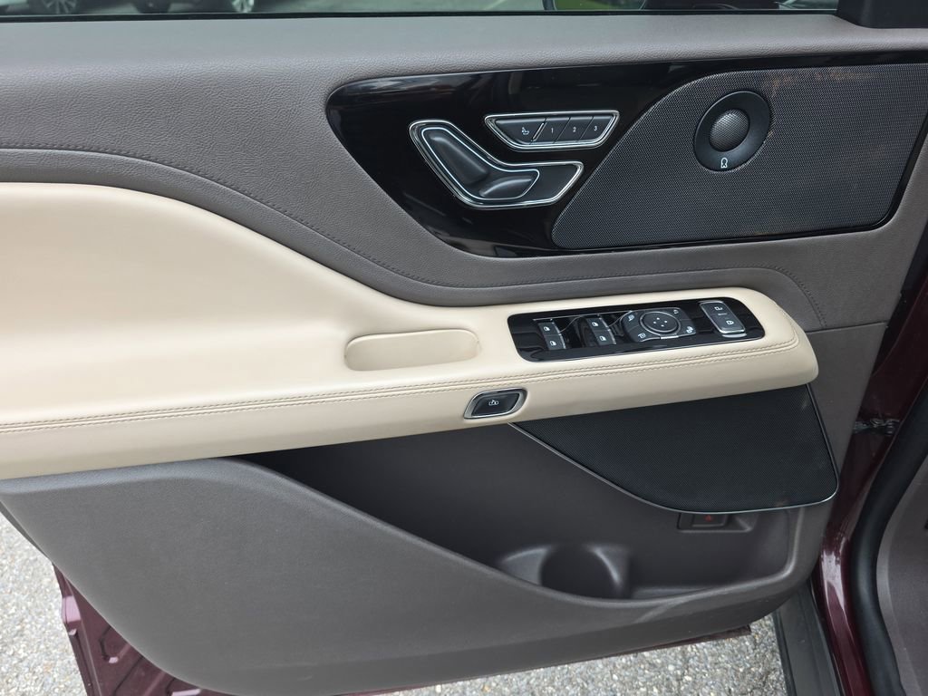 Used 2020 Lincoln Aviator Reserve w/ Equipment Group 201A AWD/4WD image 19