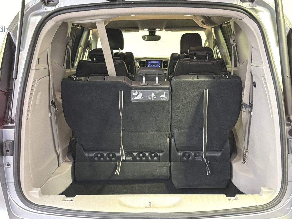 Used 2018 Chrysler Pacifica Touring-L Plus image 14