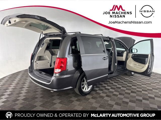 Used 2018 Dodge Grand Caravan SXT FWD image 14