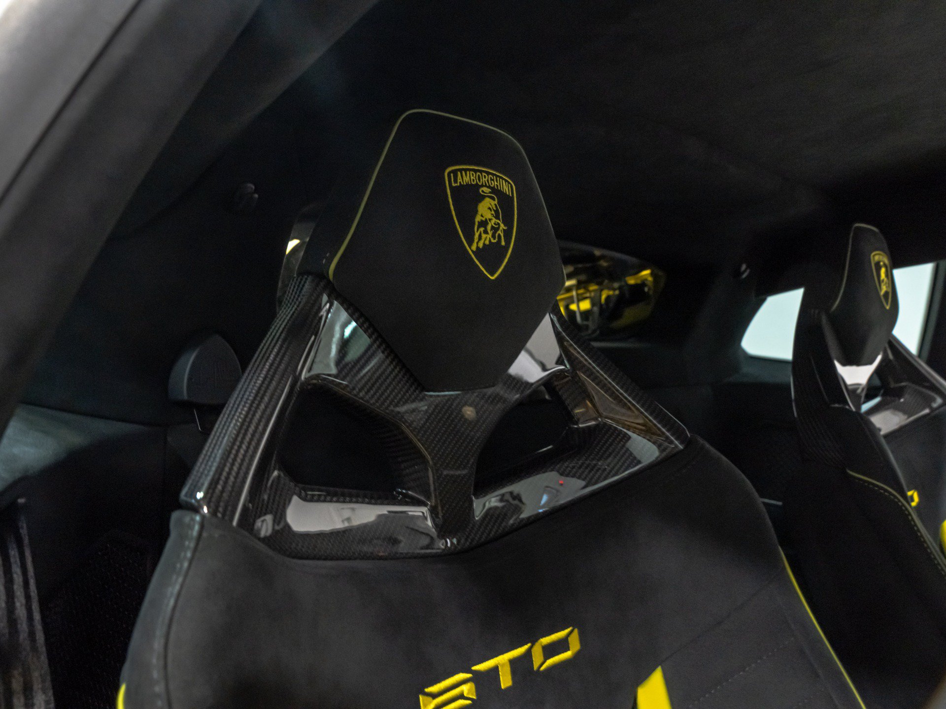 Used 2022 Lamborghini Huracan STO RWD image 68