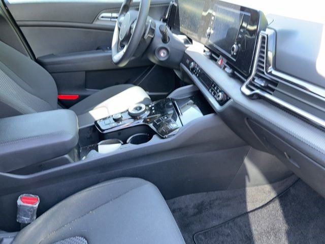 Used 2025 Kia Sportage LX image 18