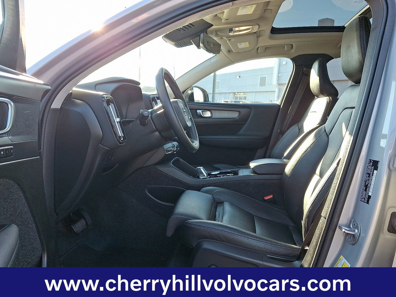 Certified 2025 Volvo XC40 B5 Plus image 14