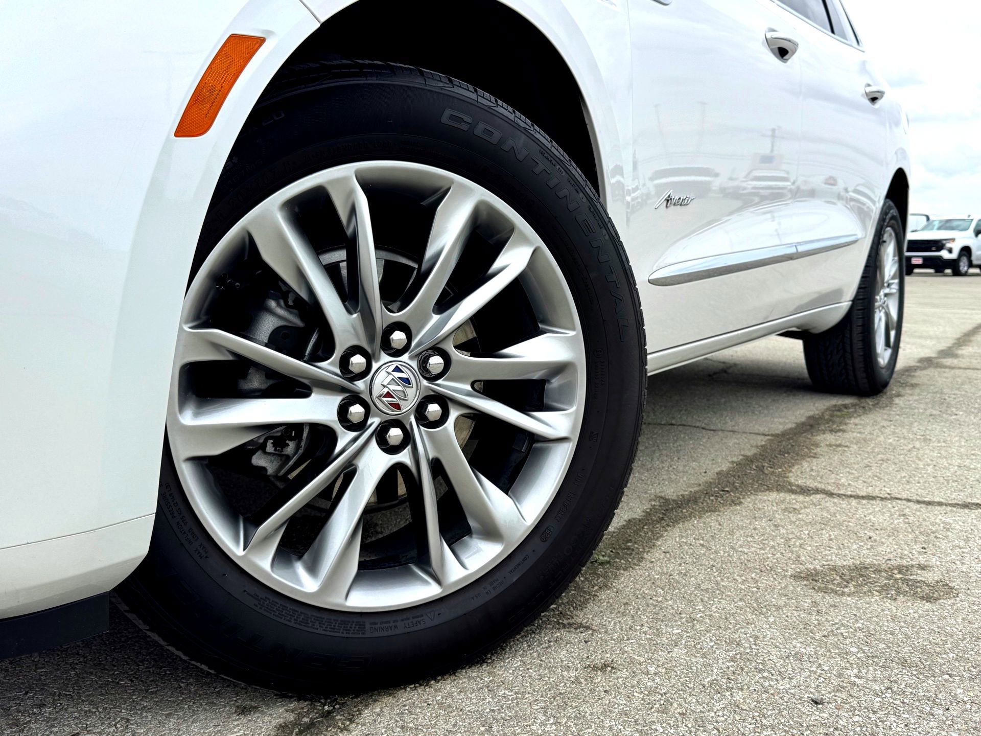 Used 2024 Buick Enclave Avenir w/ Avenir Technology Package image 2