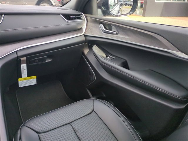 New 2025 Jeep Grand Cherokee Limited w/ Luxury Tech Group II image 17