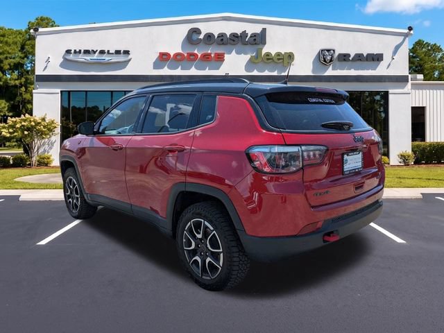 Used 2025 Jeep Compass Trailhawk AWD/4WD image 6