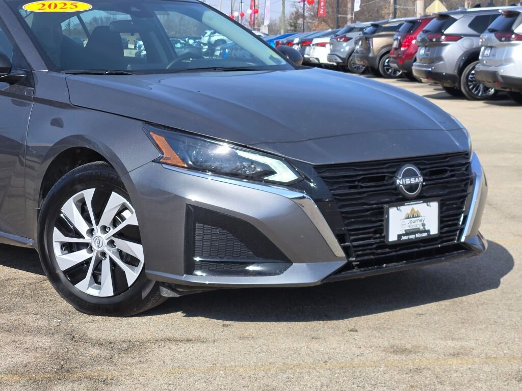 Used 2025 Nissan Altima 2.5 S image 2