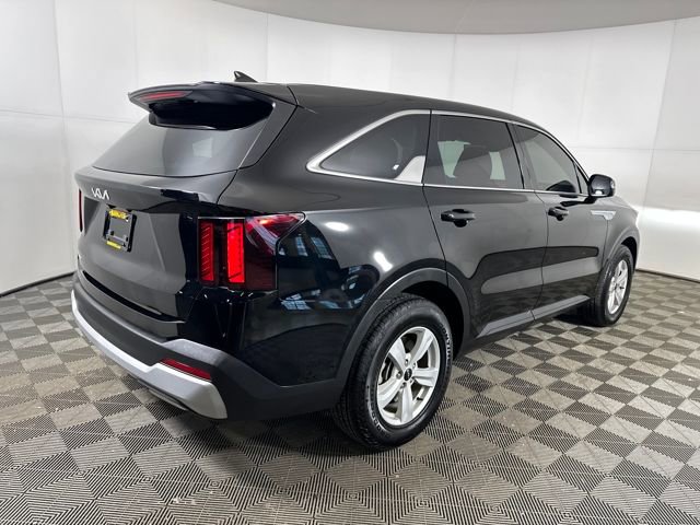 Used 2024 Kia Sorento LX image 3