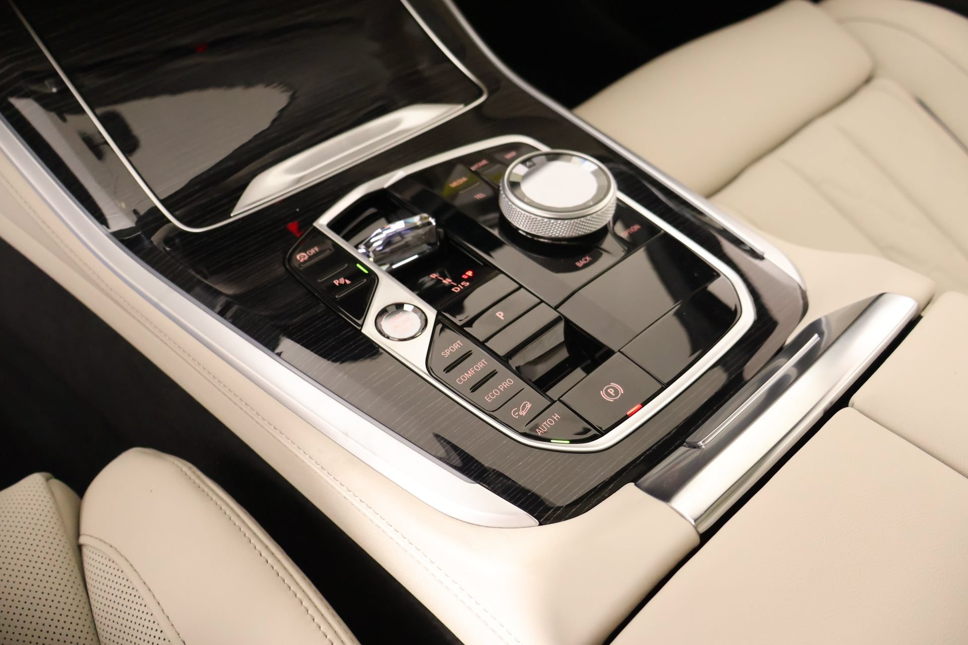 New 2026 BMW X5 M60i AWD/4WD image 8