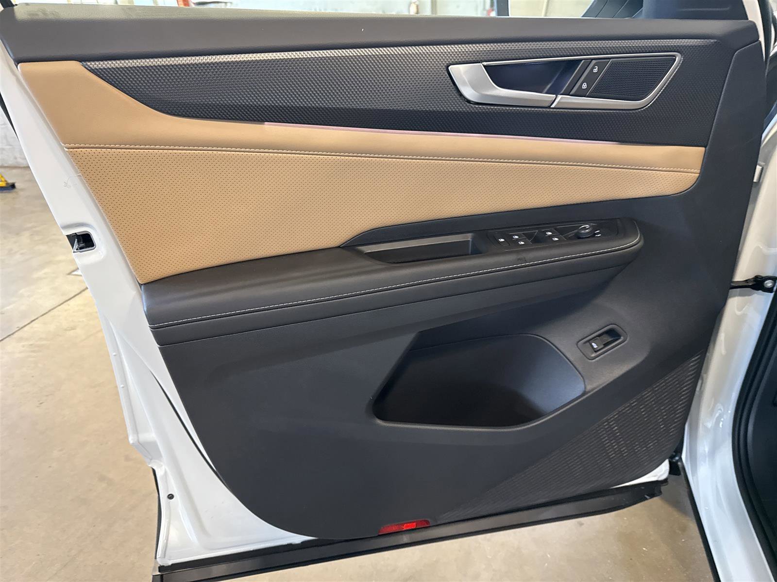 New 2025 Volkswagen Atlas Cross Sport SEL image 13