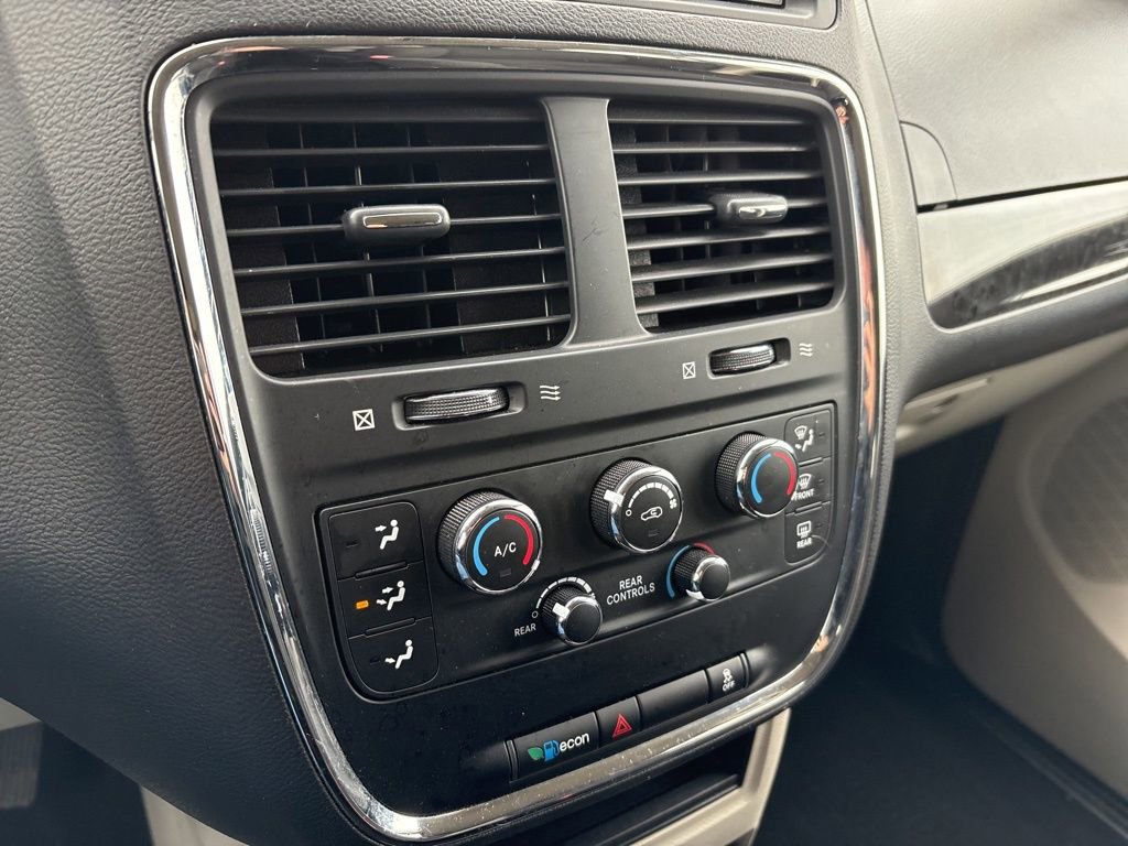 Used 2018 Dodge Grand Caravan SE w/ UConnect Hands-Free Group image 24