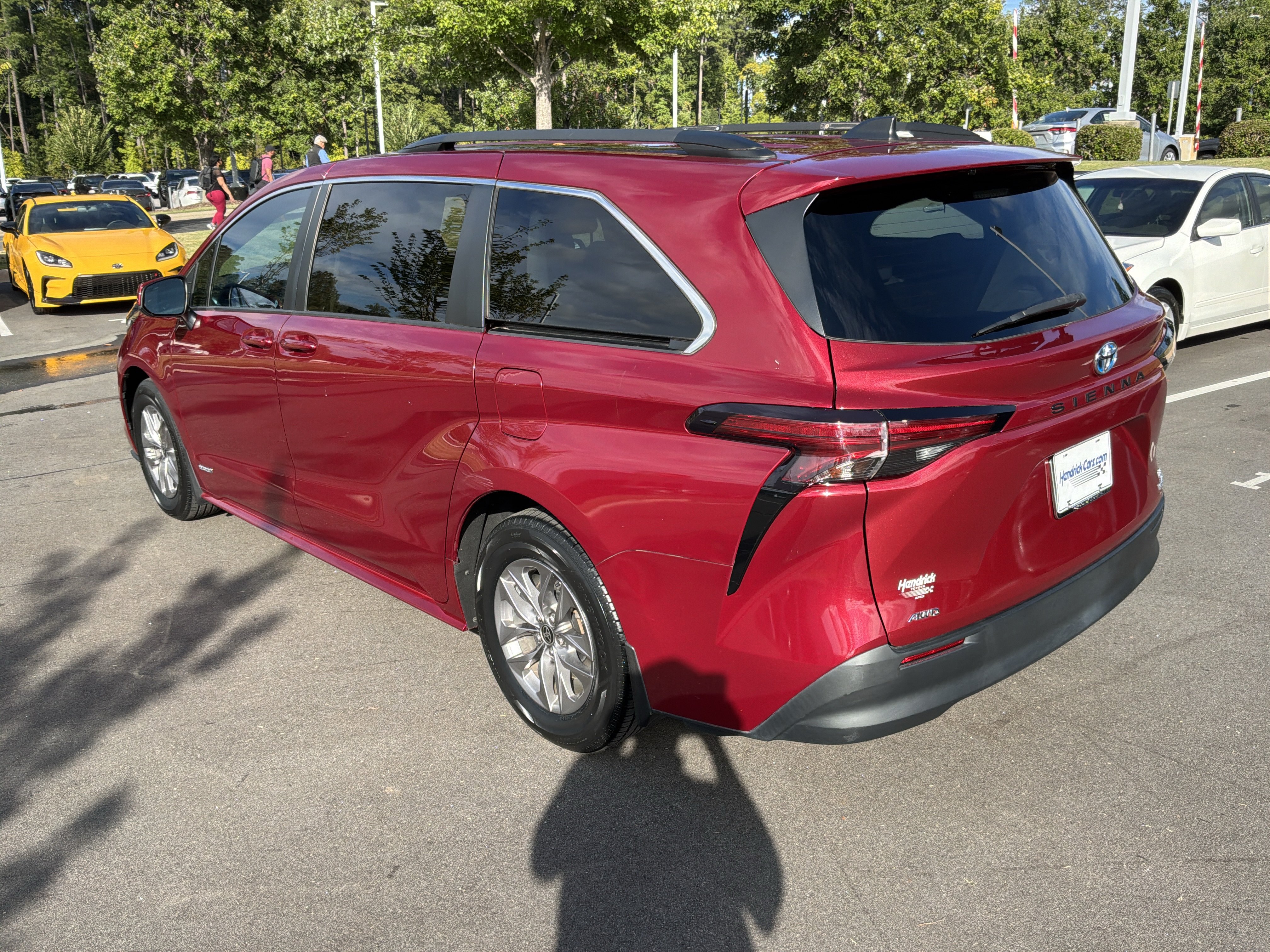 Used 2021 Toyota Sienna LE AWD/4WD image 8