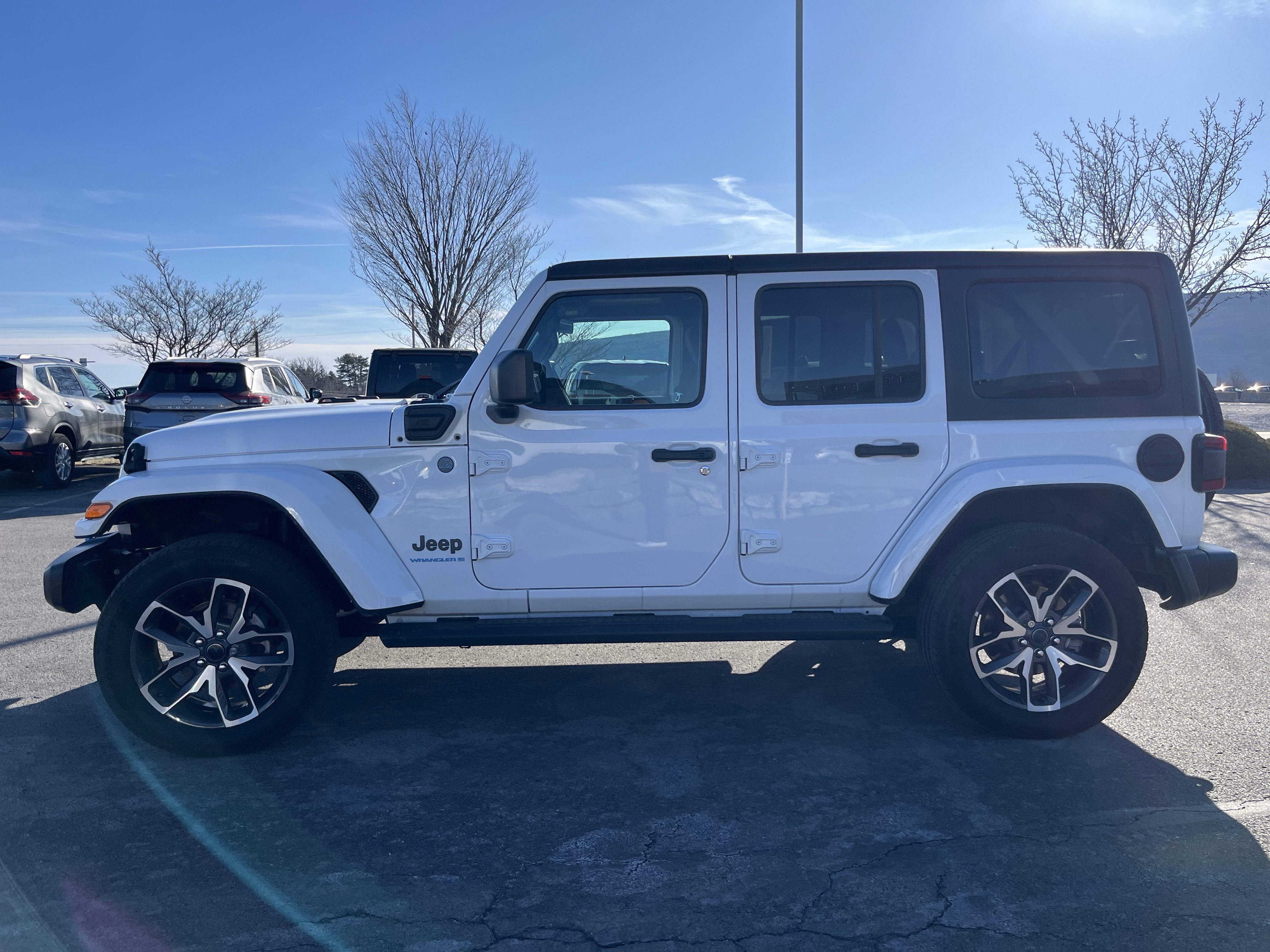 Used 2024 Jeep Wrangler Unlimited w/ Convenience Group image 7