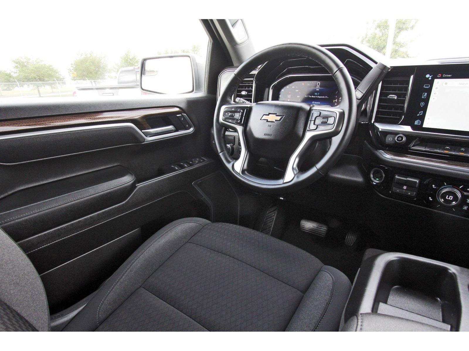 Used 2025 Chevrolet Silverado 1500 LT RWD image 11