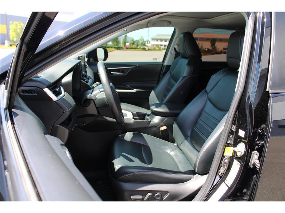 Used 2021 Toyota RAV4 XLE Premium AWD/4WD image 8