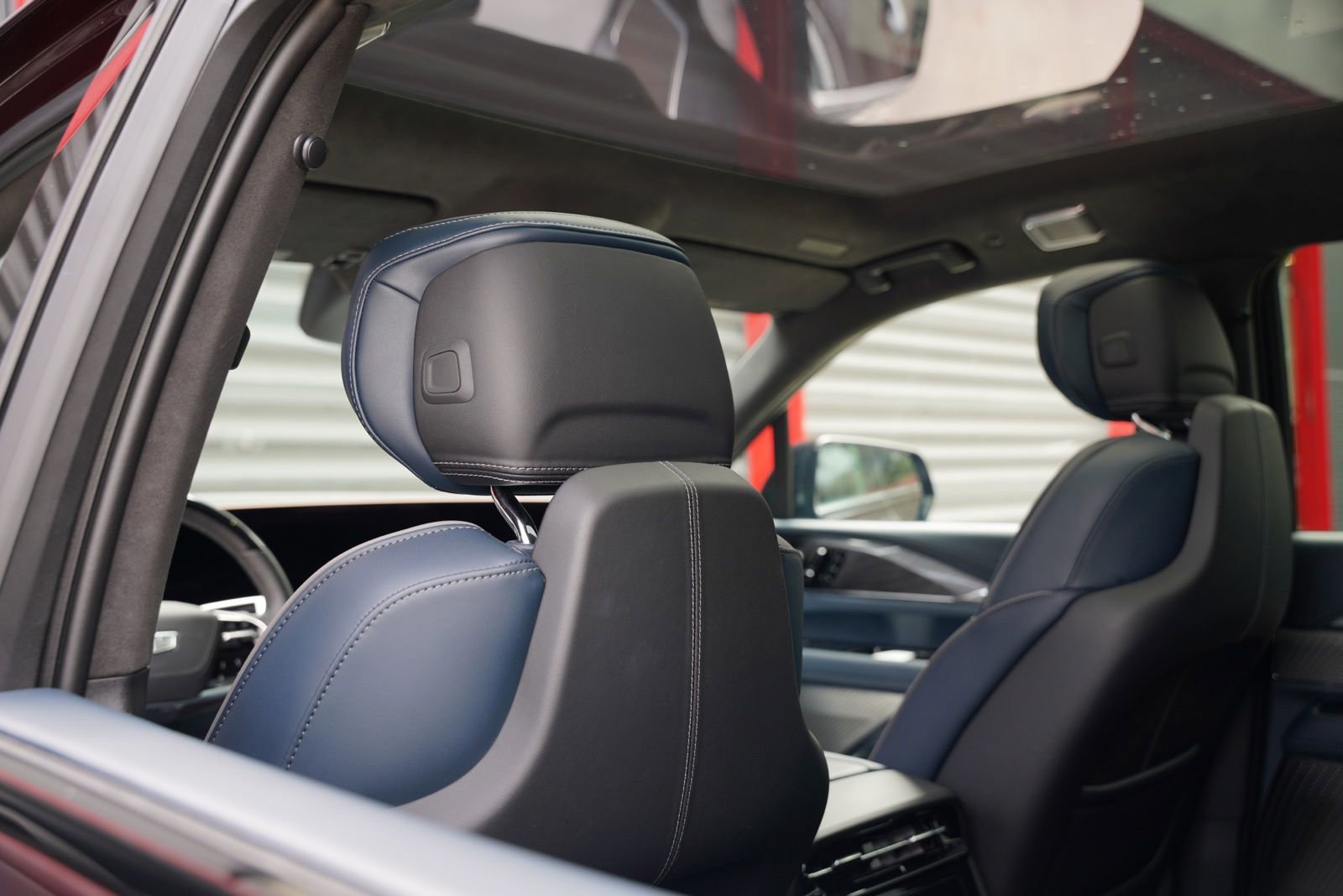 Used 2025 Cadillac Escalade IQ Luxury 2 w/ LPO, Premium Carpet Package image 13