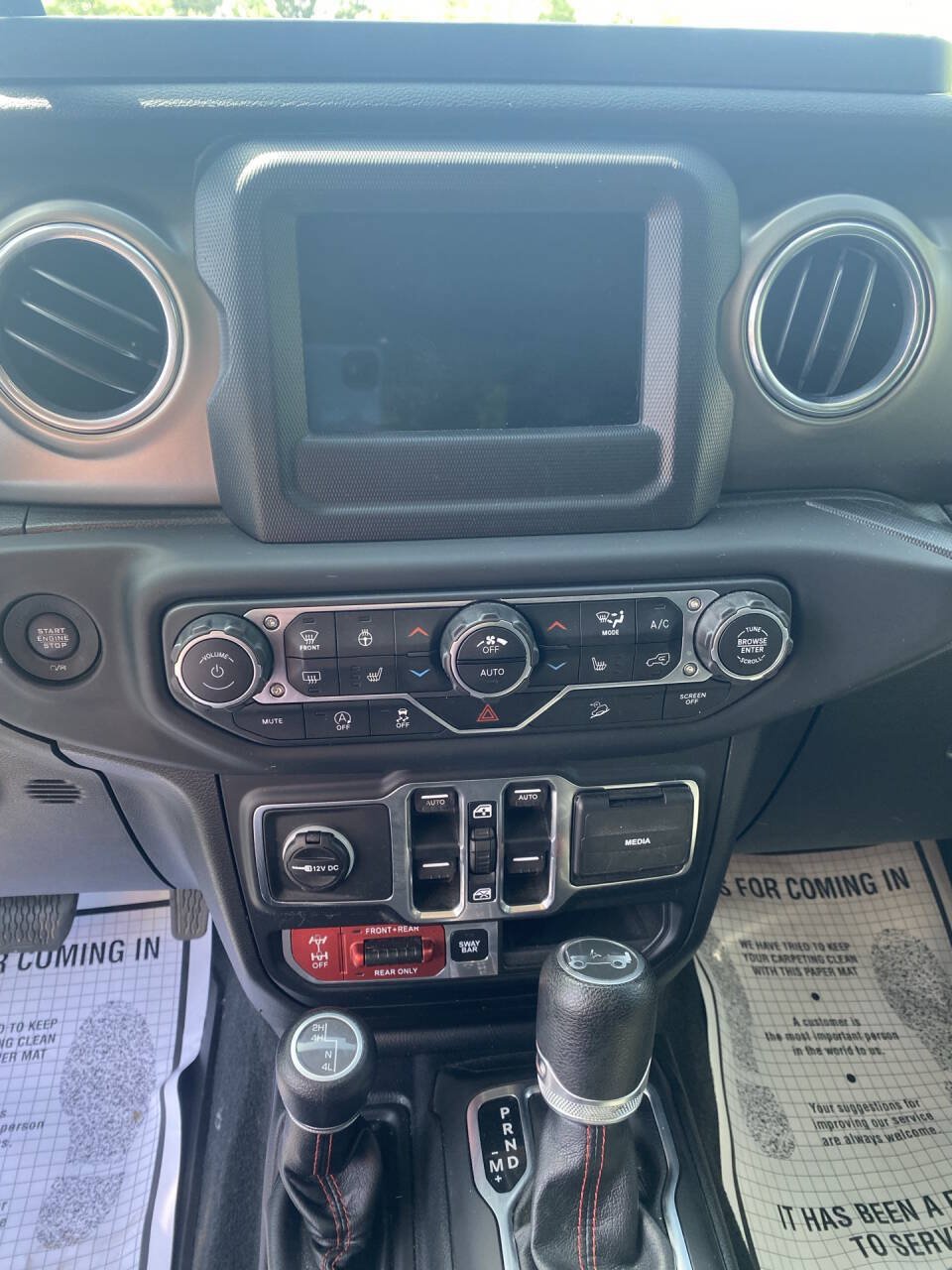 Used 2019 Jeep Wrangler Unlimited Rubicon w/ Cold Weather Group AWD/4WD image 11