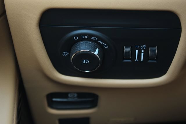 Used 2025 Jeep Grand Cherokee Summit AWD/4WD image 18