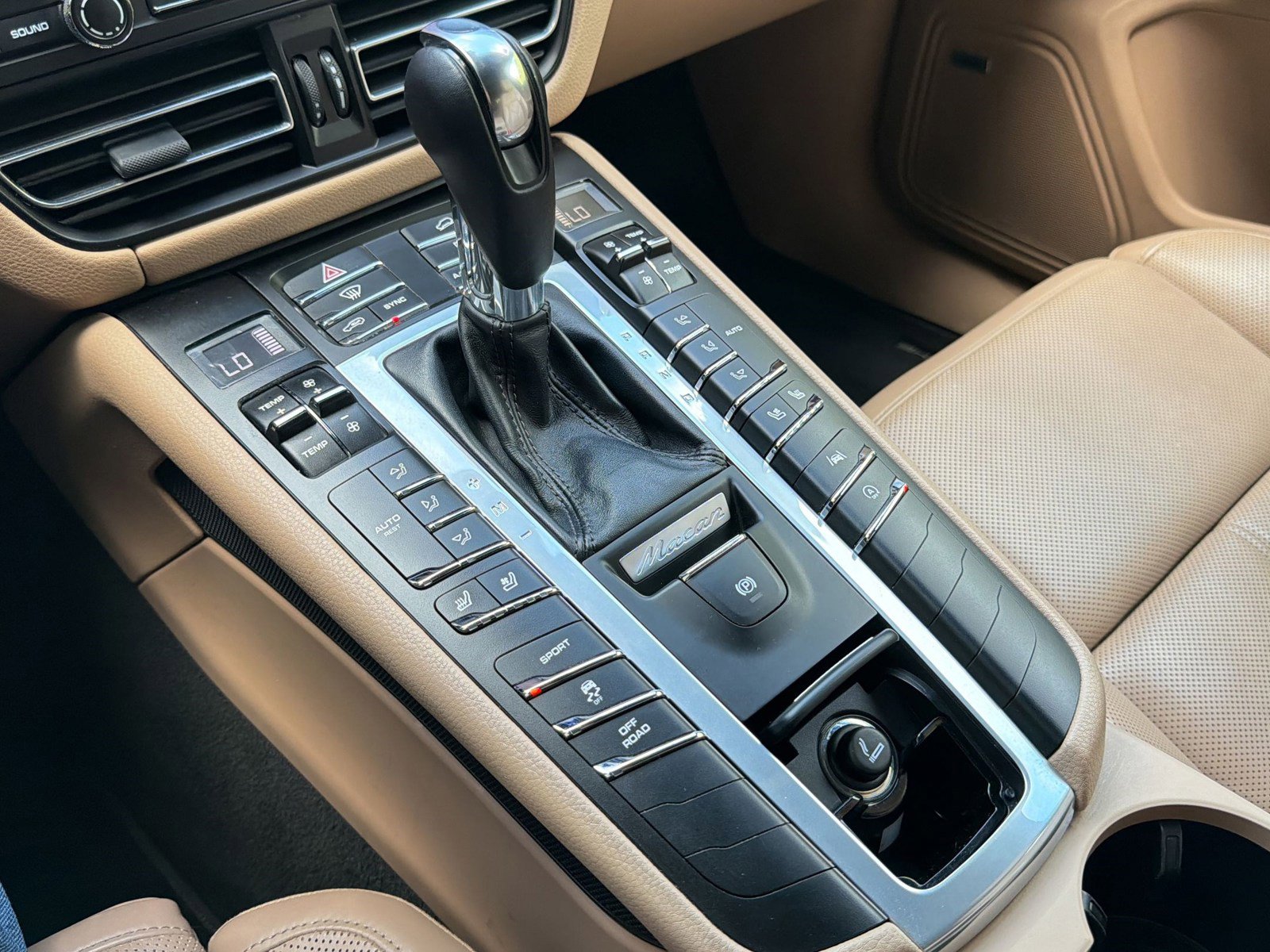 Used 2020 Porsche Macan AWD/4WD image 19