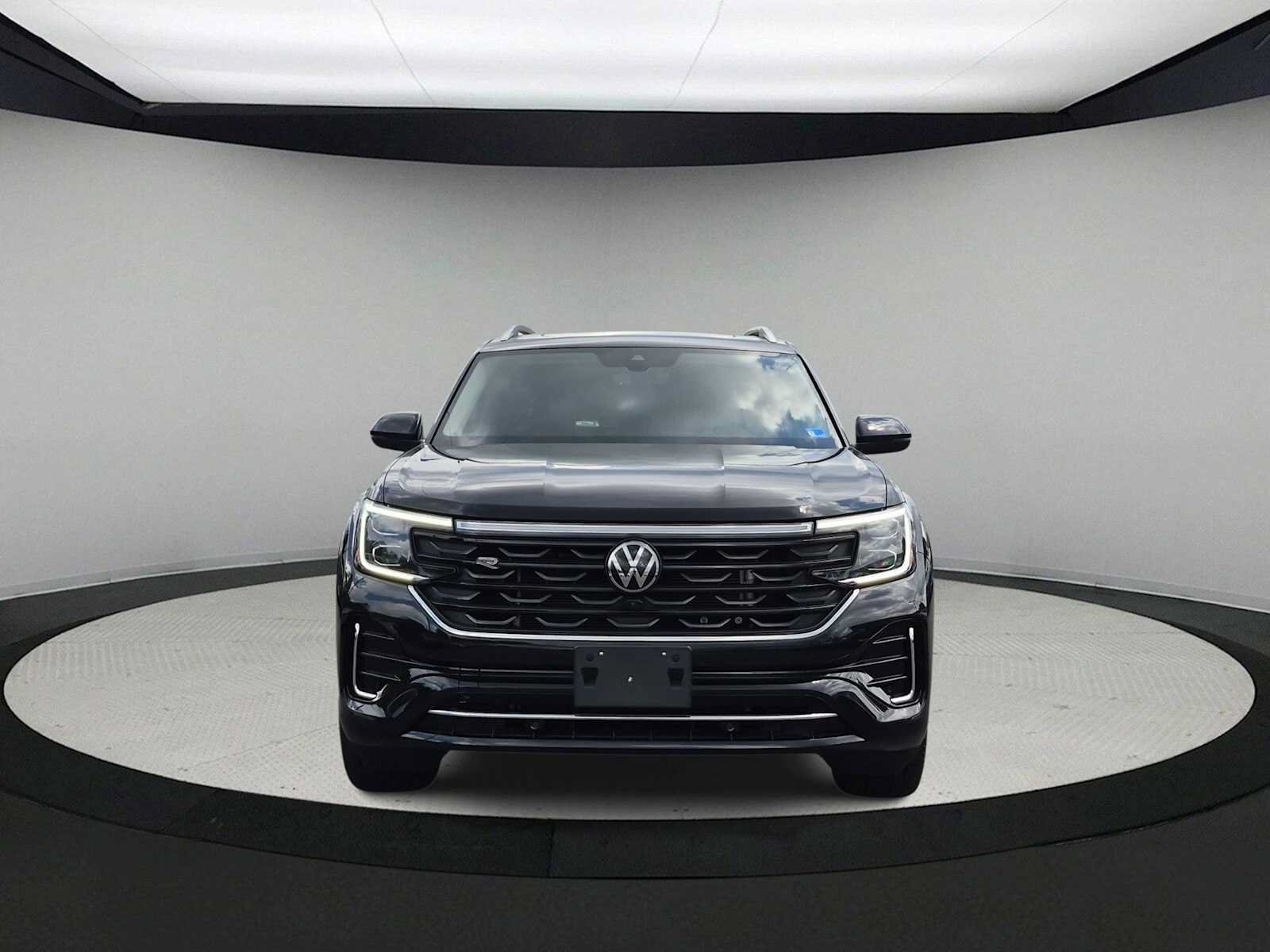 Used 2024 Volkswagen Atlas SEL Premium R-Line AWD/4WD image 3