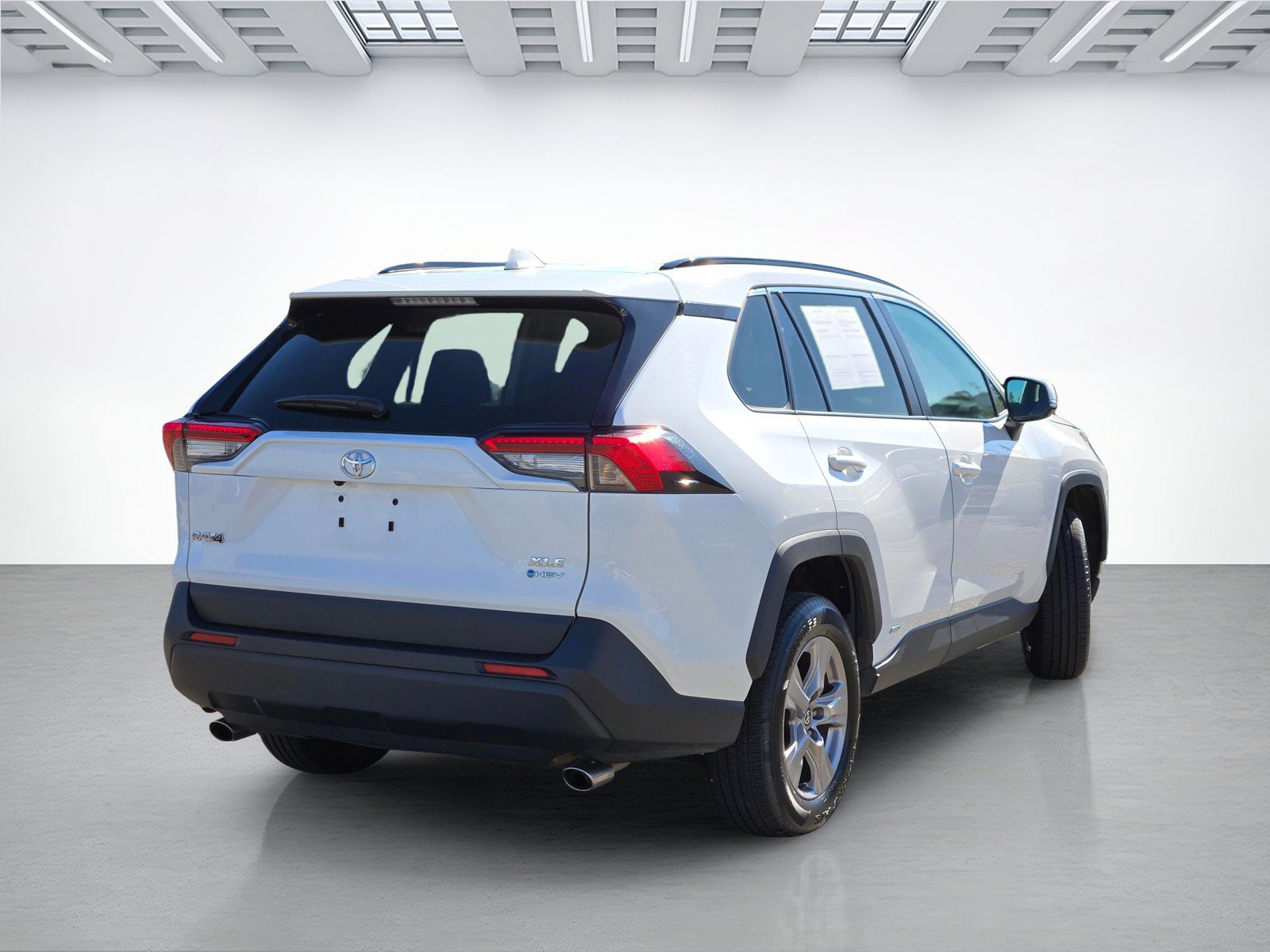 Used 2025 Toyota RAV4 XLE AWD/4WD image 4