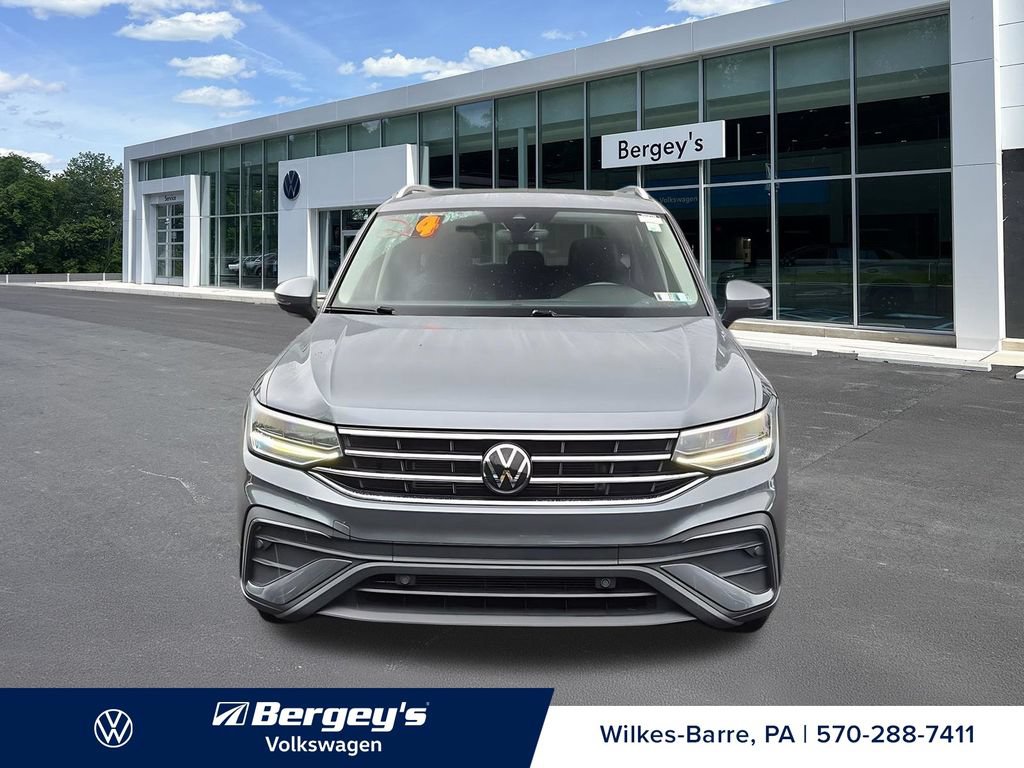 Certified 2024 Volkswagen Tiguan SE AWD/4WD image 2