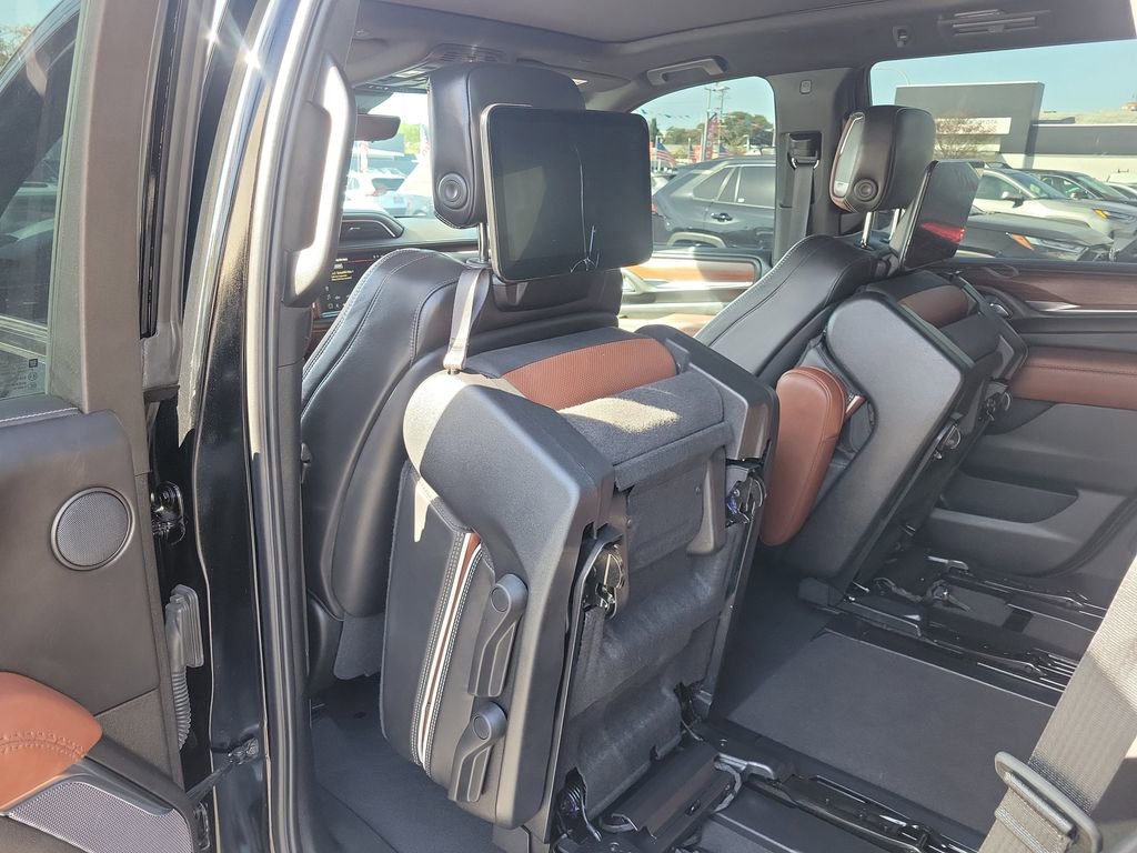 Used 2023 GMC Yukon Denali Ultimate image 15