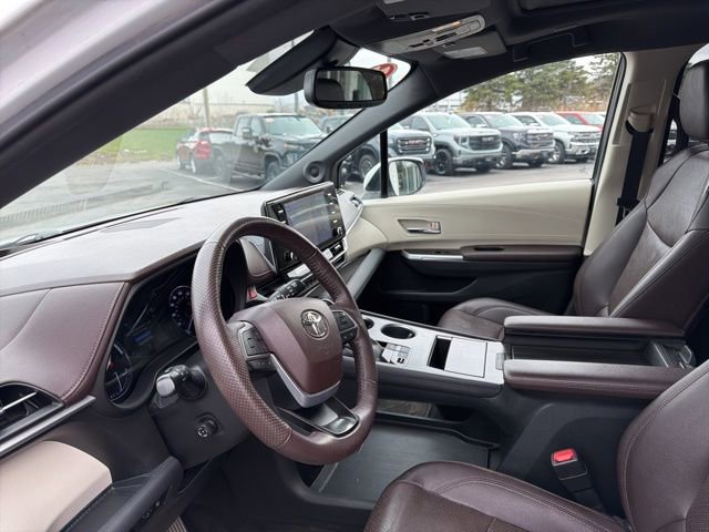 Used 2022 Toyota Sienna Platinum image 24