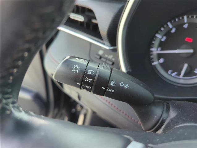 Used 2021 Toyota Highlander XSE FWD image 18