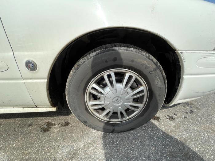 Used 2005 Buick Le Sabre Custom image 19