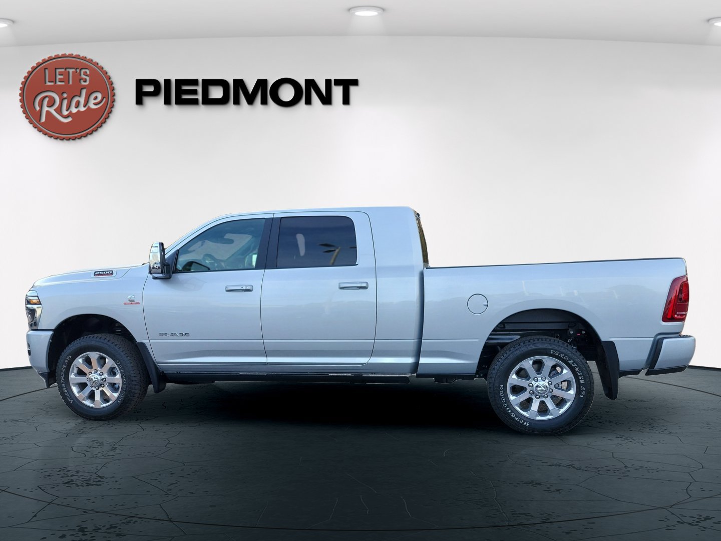 New 2026 RAM 2500 Laramie AWD/4WD image 9