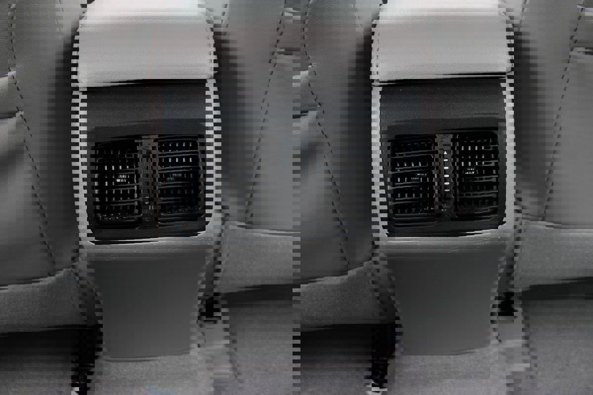 Used 2015 Toyota Camry XLE FWD image 36