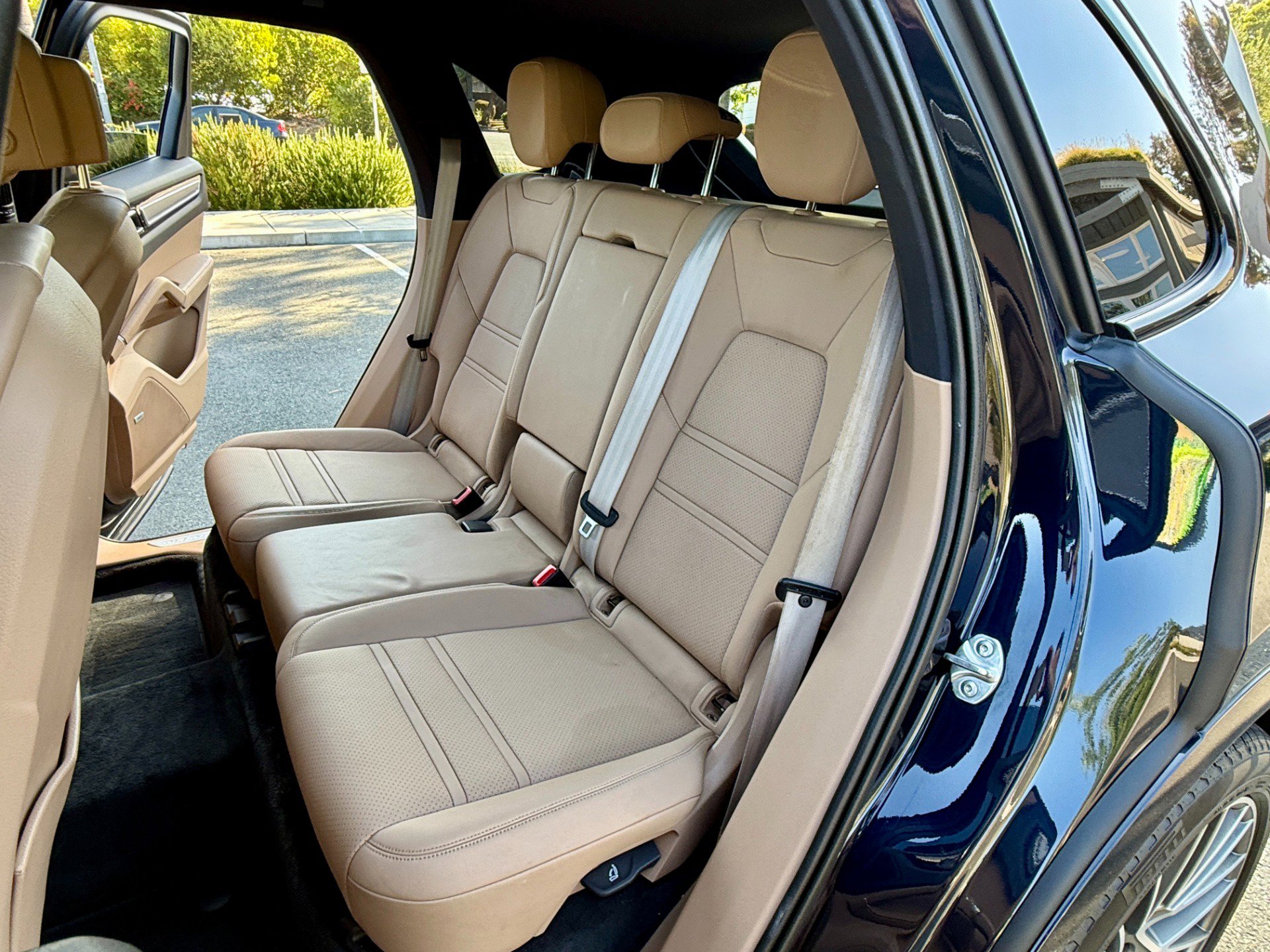 Used 2022 Porsche Cayenne Platinum Edition image 46