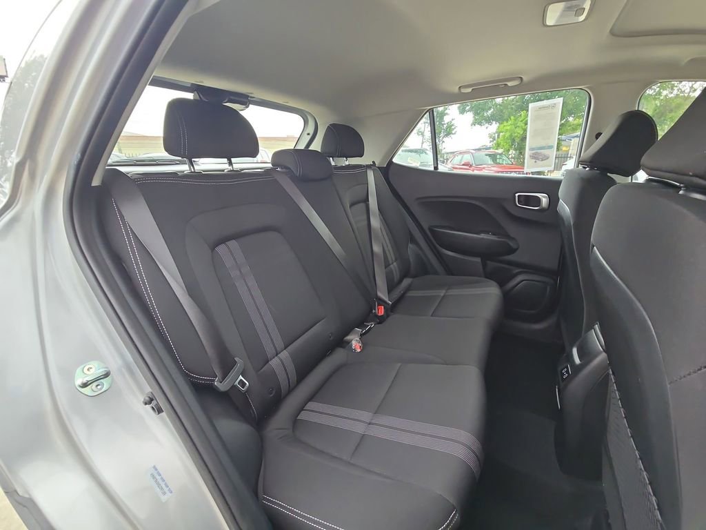 Used 2025 Hyundai Venue SEL FWD image 28
