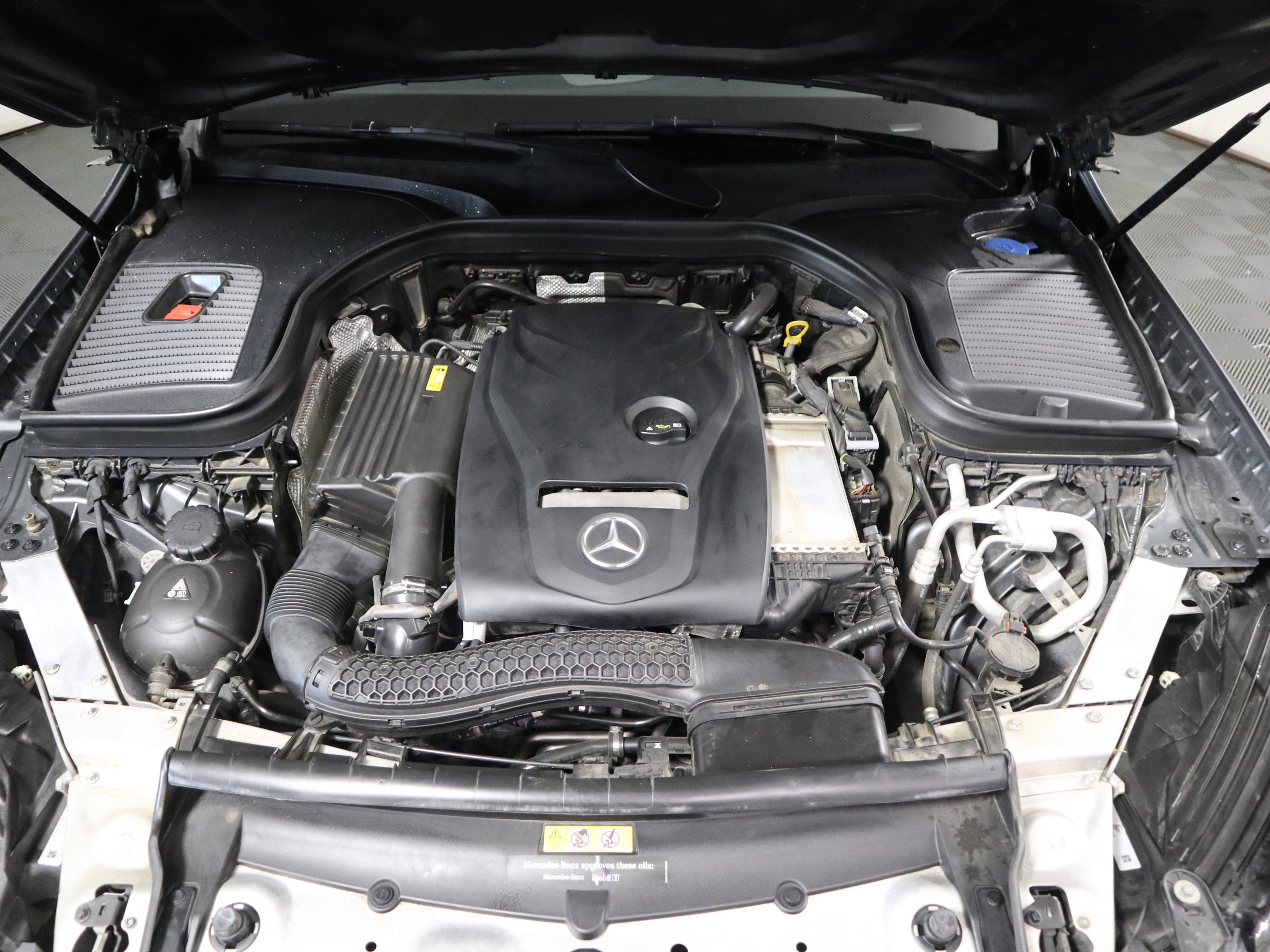 Used 2019 Mercedes-Benz GLC 300 w/ Premium Package image 13