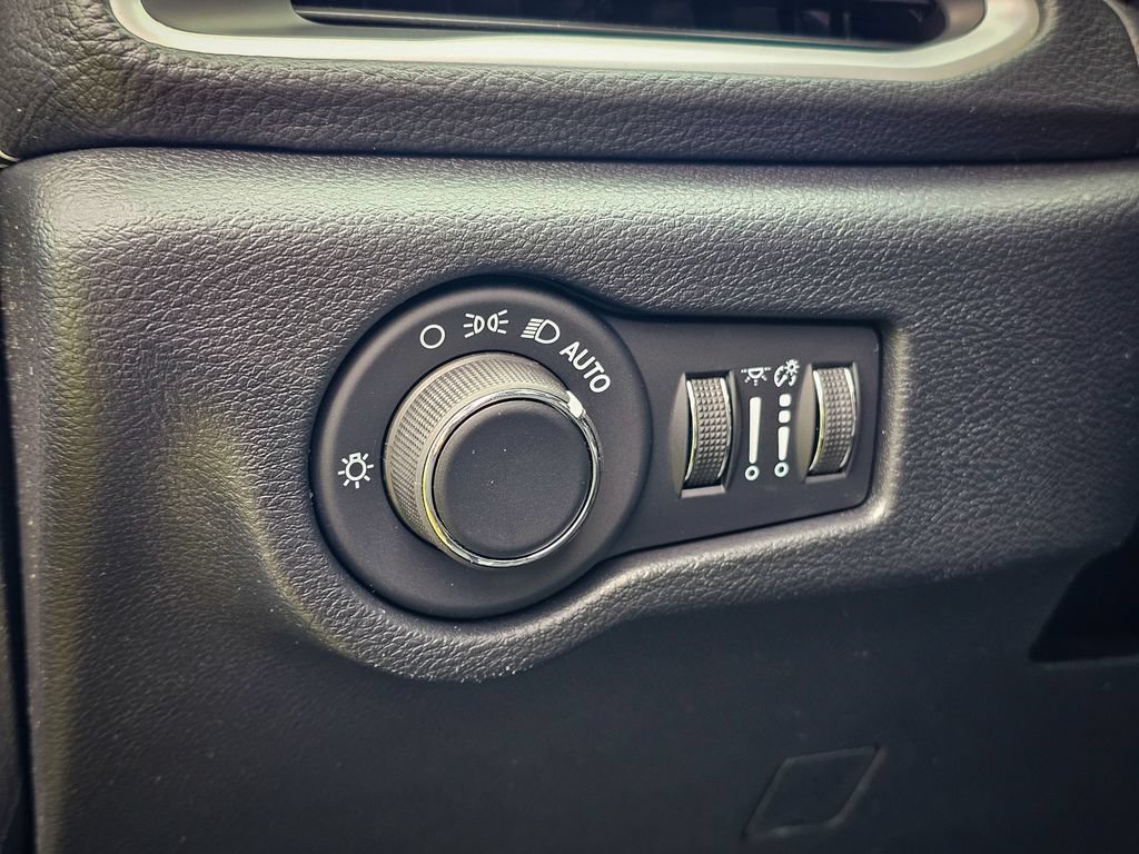 New 2027 Chrysler Pacifica Limited AWD/4WD image 14