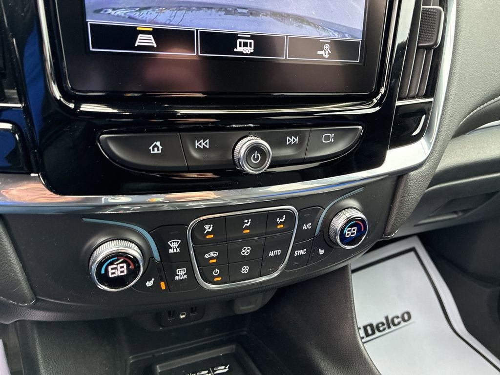 Used 2023 Chevrolet Traverse LT image 17