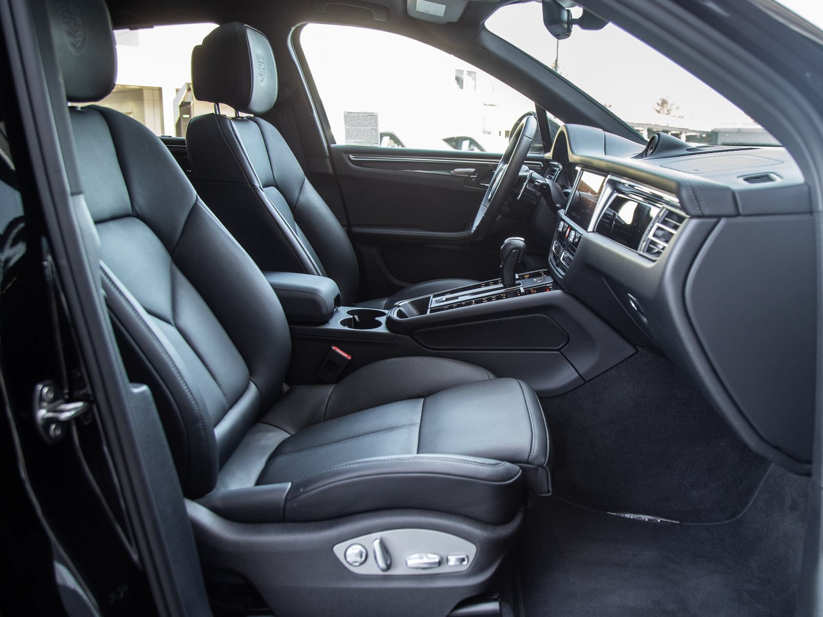 New 2026 Porsche Macan AWD/4WD image 25