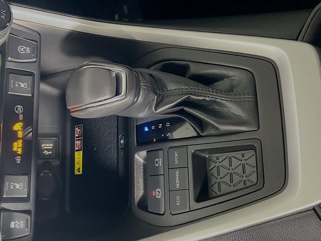 Used 2023 Toyota RAV4 XLE Premium image 23