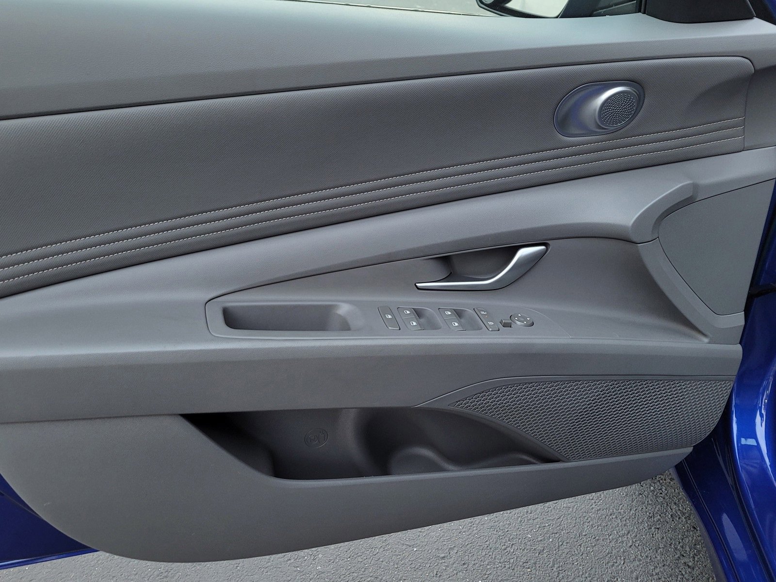 Used 2024 Hyundai Elantra SEL w/ Convenience Package image 9