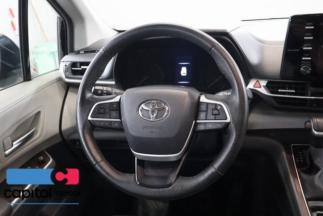 Used 2023 Toyota Sienna XLE FWD image 16
