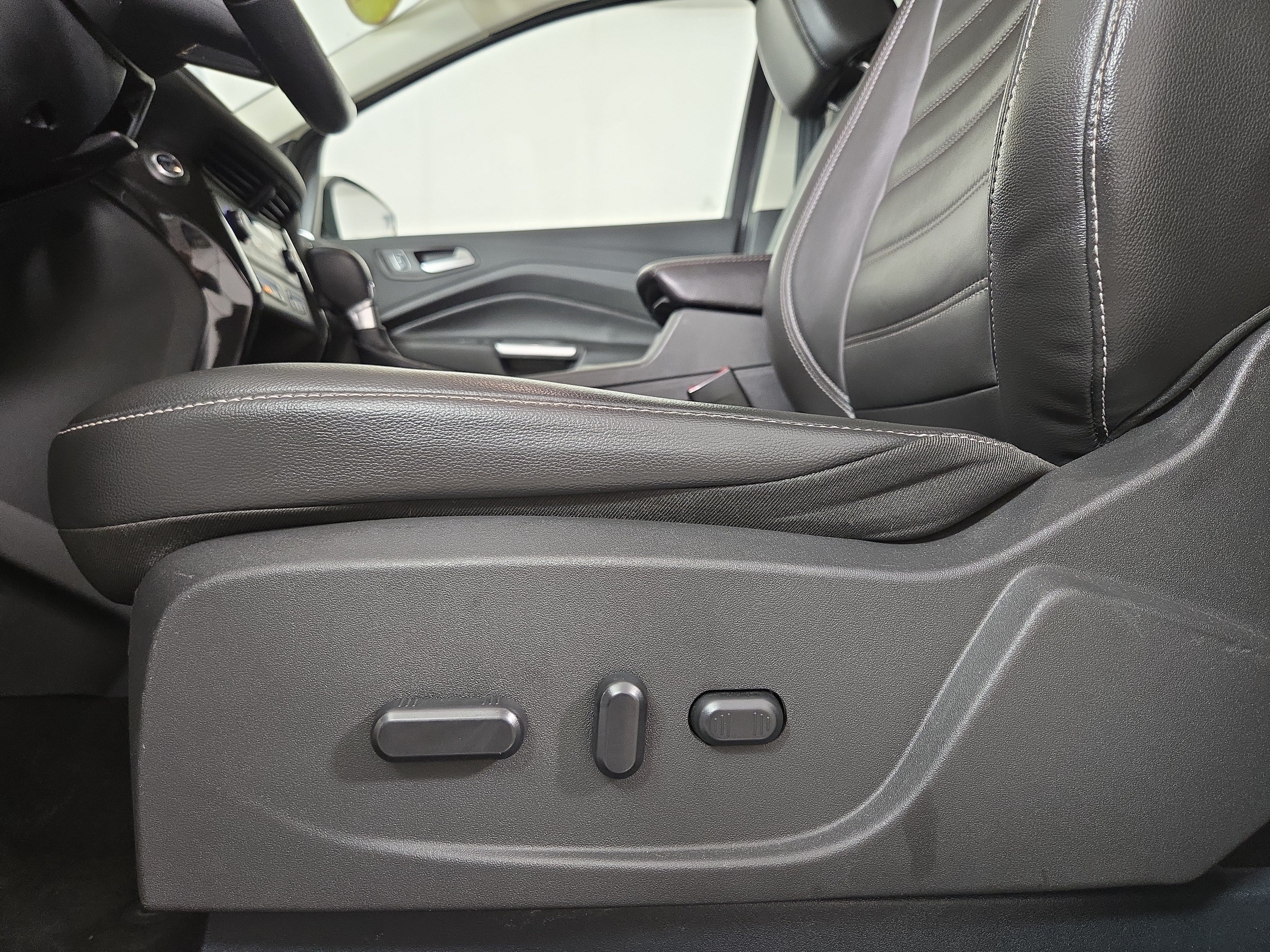 Used 2017 Ford Escape Titanium w/ Equipment Group 301A FWD image 31