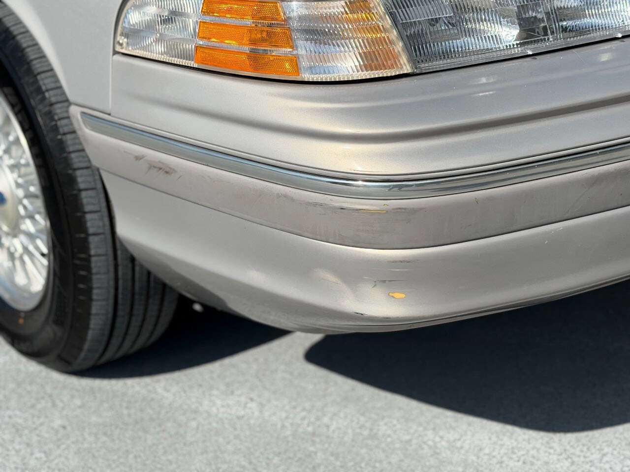Used 1992 Ford Crown Victoria LX RWD image 32