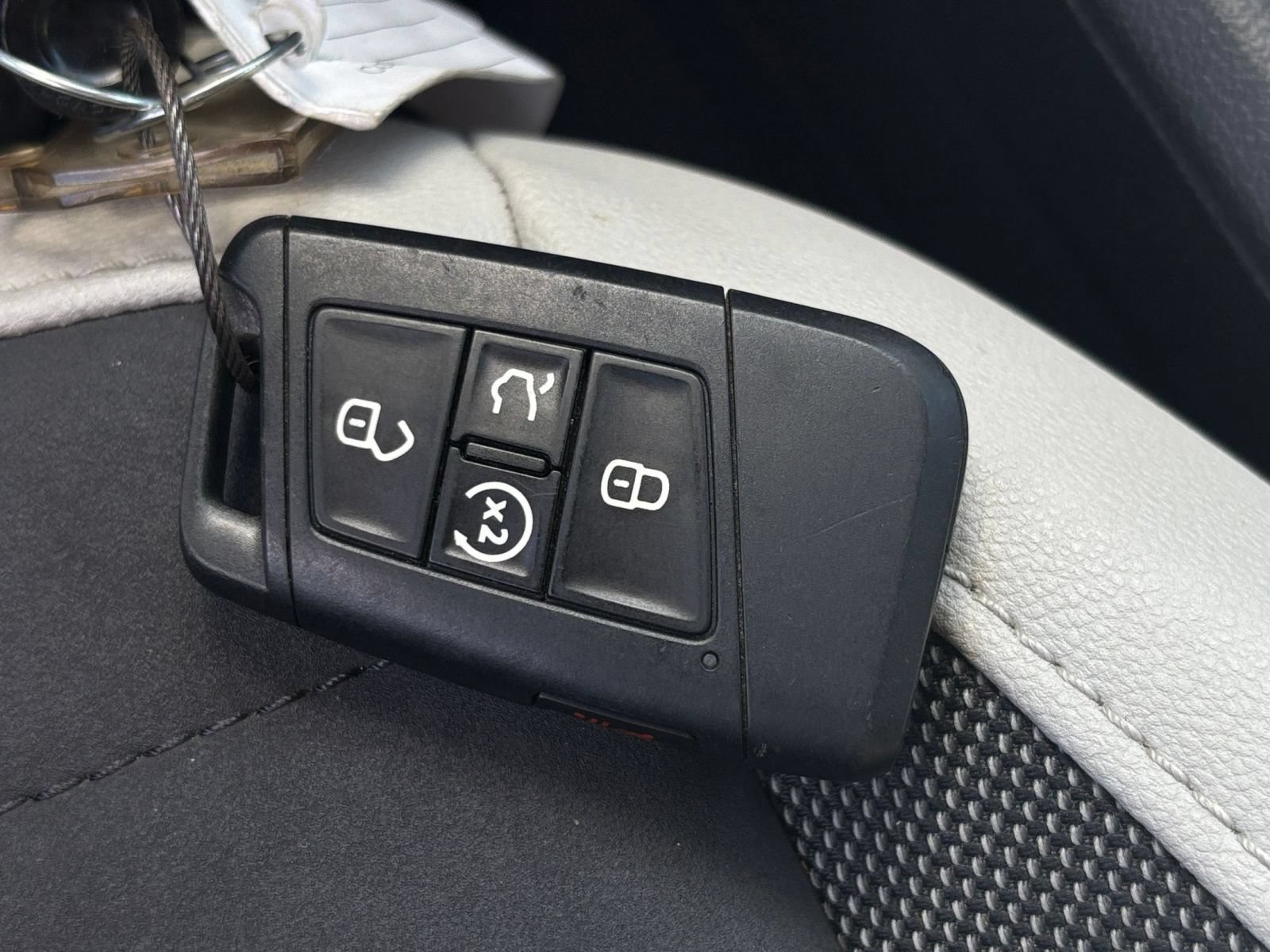 Used 2025 Volkswagen Taos SE FWD image 25
