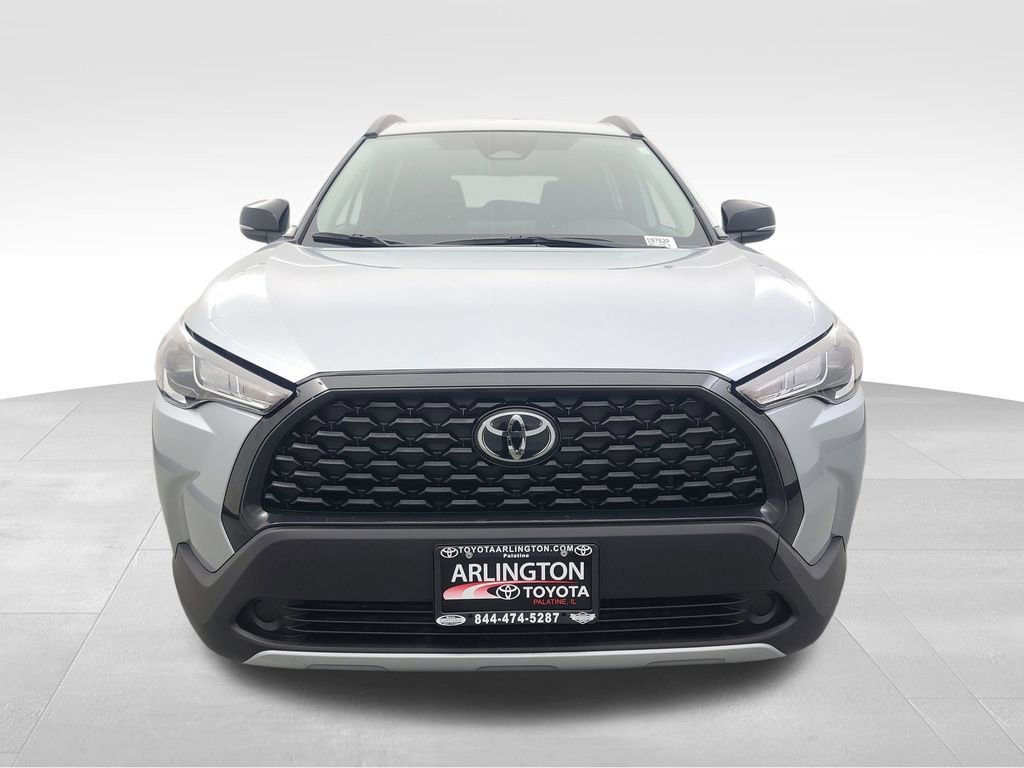 Used 2025 Toyota Corolla Cross LE image 10