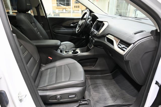 Used 2024 GMC Terrain Denali w/ Denali Premium Package image 10