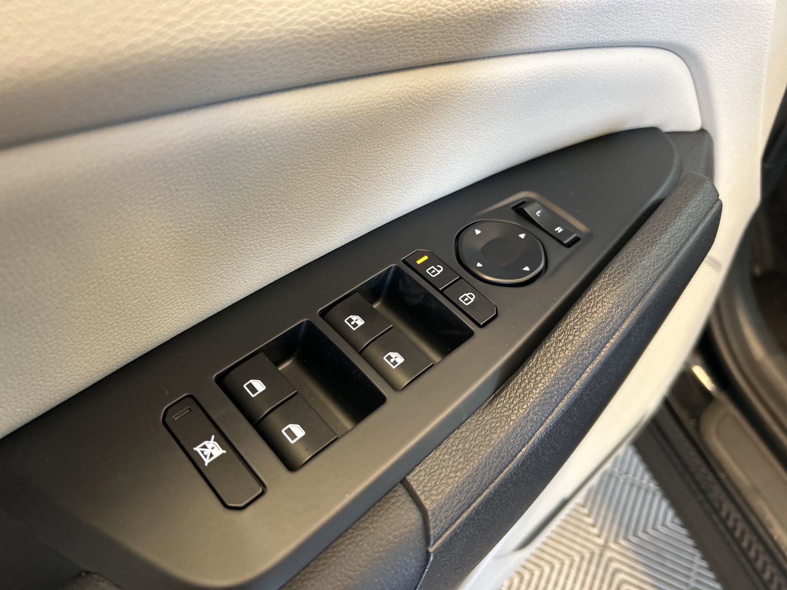 New 2026 Kia Sportage EX image 16