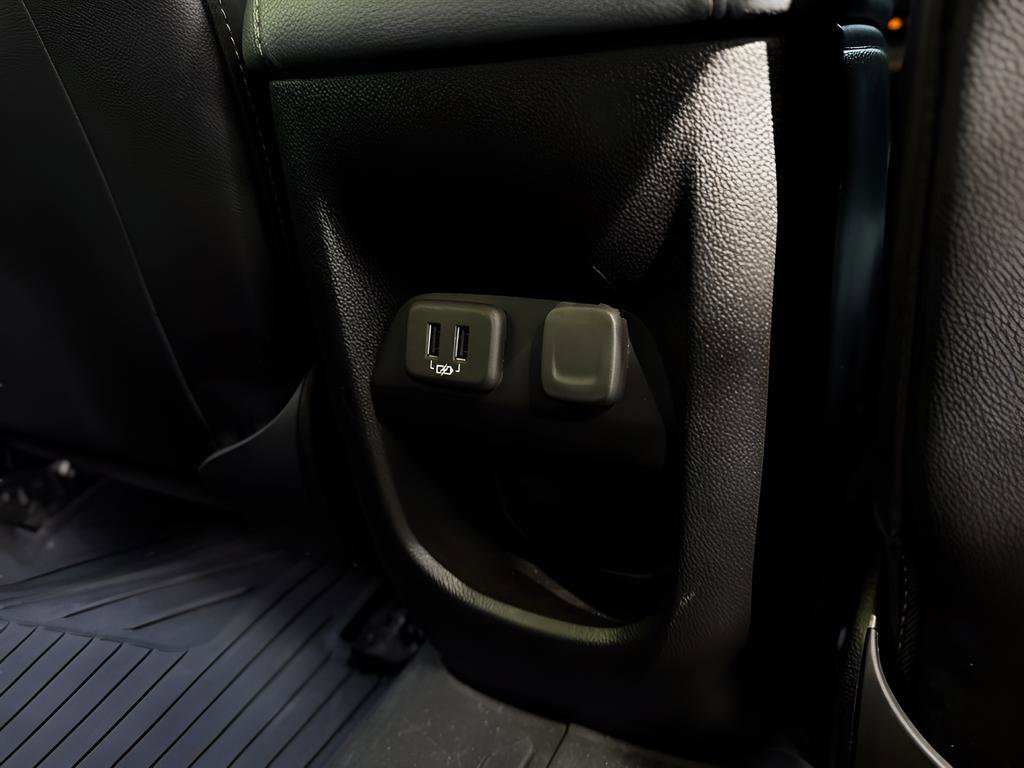 Used 2022 Chevrolet Colorado Z71 w/ Z71 Midnight Edition AWD/4WD image 24