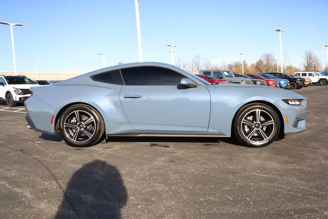 Used 2024 Ford Mustang Coupe image 4